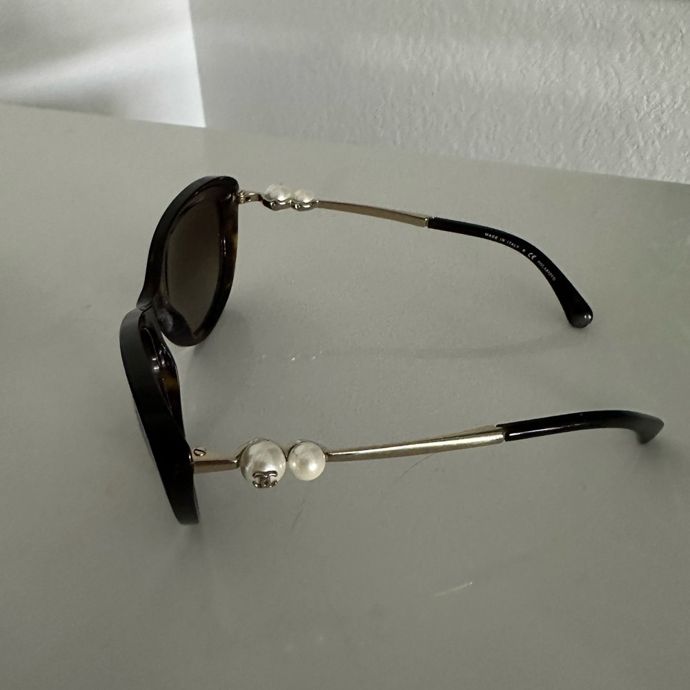 Black Chanel sunglasses pre owned very good condition